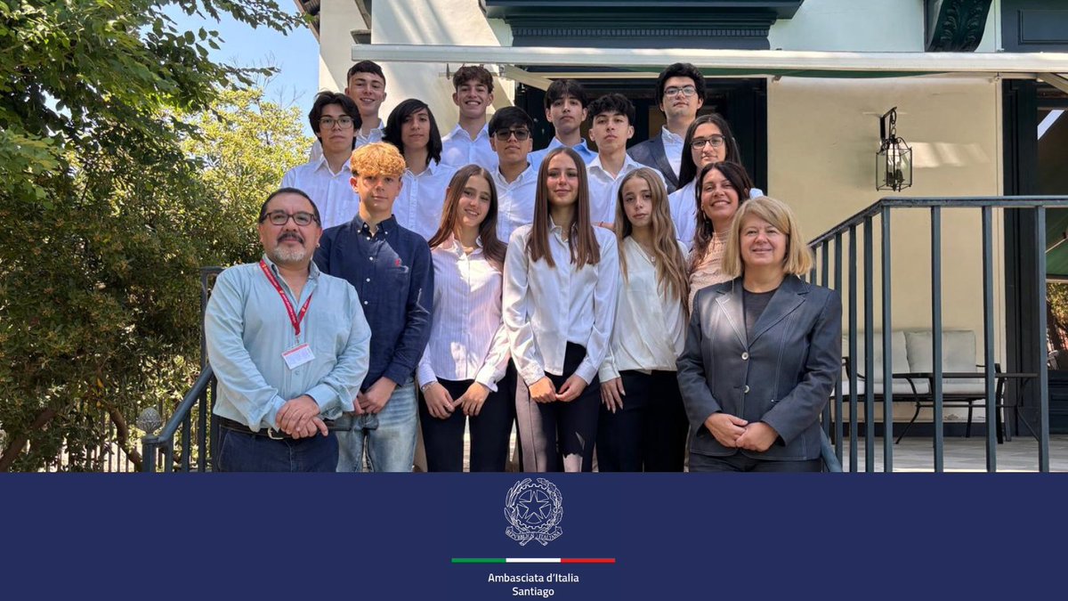 Hemos recibido con mucho gusto en la Embajada a los estudiantes del Instituto Leone XIII de Milán y del Colegio San Ignacio de Santiago. 
Gracias a un programa de intercambio entre ambos colegios, tras la visita de los alumnos italianos serán los chilenos quienes viajarán a