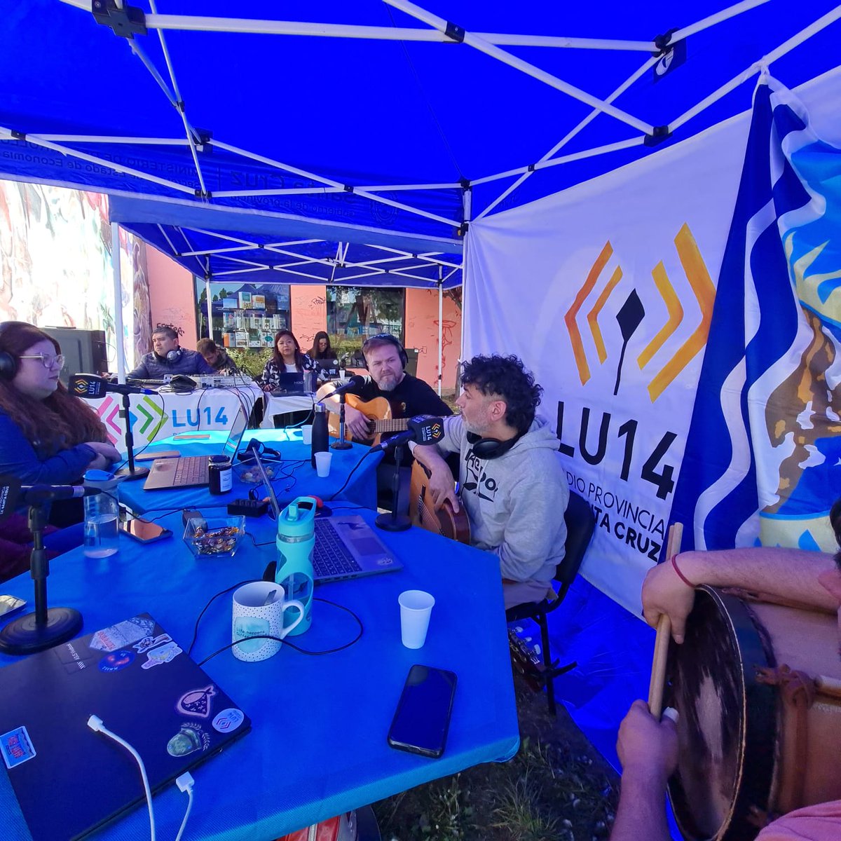 MataNegraOK's tweet photo. Con los amigos de @LU14AM830 charlando sobre nuestra historia y de lo que será nuestro show por los 12 años en el Teatro Hector Marinero el dia sábado 14 de noviembre.

Agradecemos desde ya la invitación y a gente querida que nos acompañó en este momento 😁 https://t.co/7xBbdQogtY