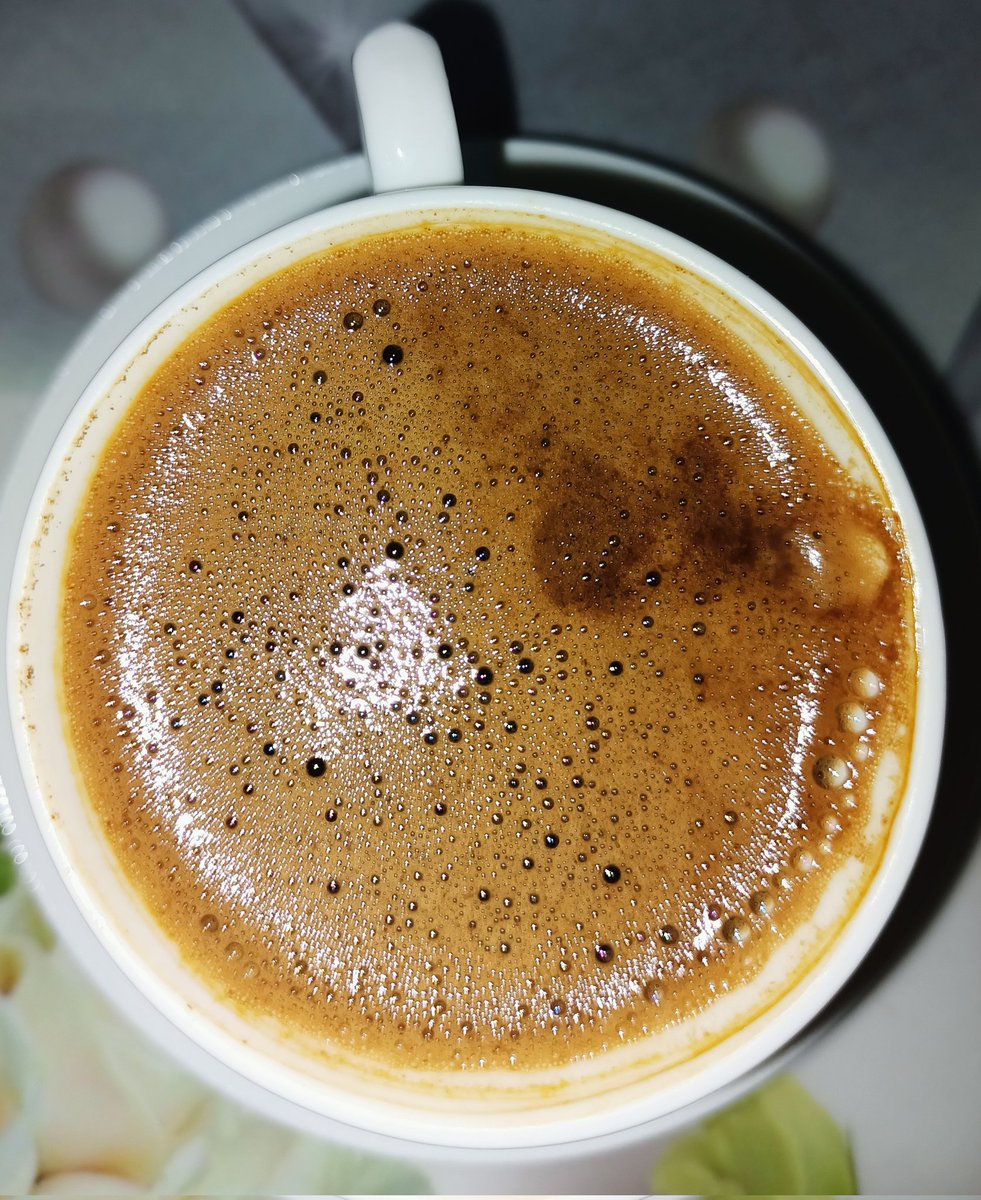 Elime yüzüme bulaşınca hayat gece kendime gelirim kahve yaparak