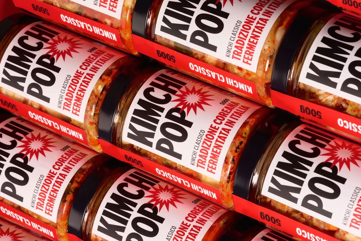 WineNewsIt's tweet image. Il #coreano #Kimchi - patrimonio culturale immateriale dell’umanità dell’Unesco - è un preparato a base di #verdurefermentate e spezie la cui popolarità è decisamente in crescita. Con #KimchiPop, sta gradualmente conquistando anche le tavole italiane, winenews.it/it/kimchi-pop-…