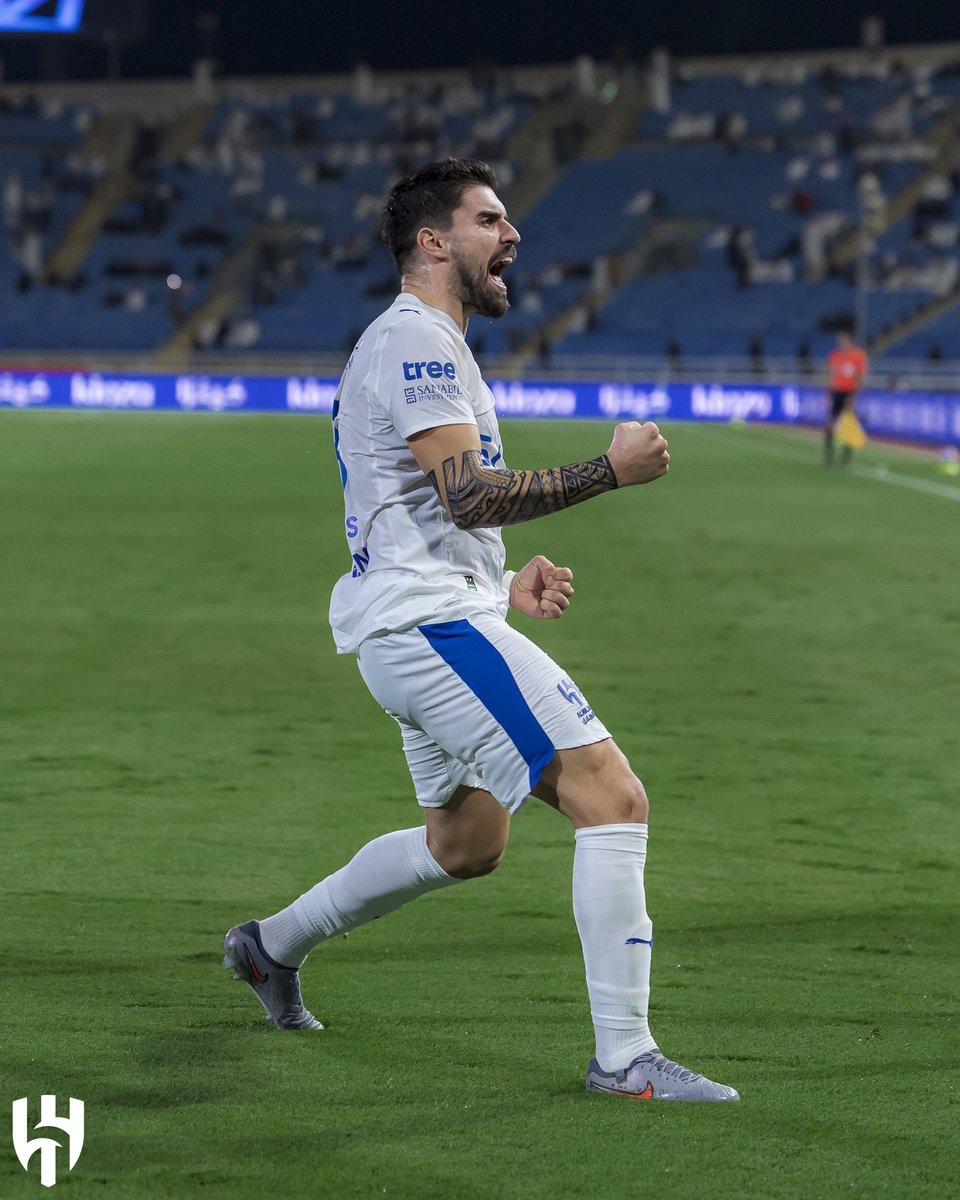 ii1Mod's tweet image. اقسم بالله تارييييييخي شخصيه عظيمه 
سجل في مرماه وشفنا لاعب ثاني وسجل هدف التقدم 
محظوظين بهالايقونه 💙🐐