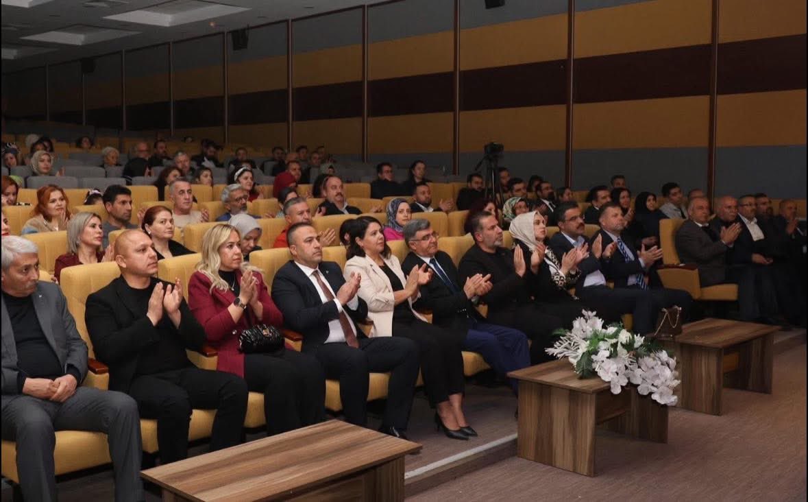 Anadolu kültürünün en değerli mirası saz ve söz sanatının mihenk taşı şiiri buluşturan iki büyük usta Değerli Kardeşlerim Ahmet Can Yeşil ve <a href="/kadirkipmen/">kadir kipmen</a> , bir kez daha bizlere unutulmaz bir akşam yaşattılar. Geleneksel hale getirdikleri şiir ve saz buluşmasına Eşim Nermin