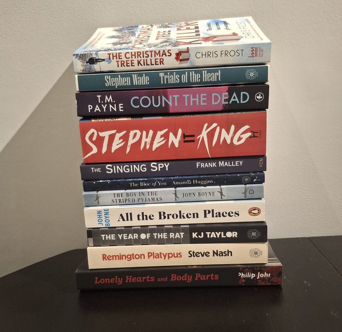 nat_avidreader's tweet image. OH being stupidly brave again making comments on my recent book deliveries. 😱
Clearly forgotten the rules to stay 🤫
It is not my fault. 📚📚
As if I can control clicking &amp;amp; buying! 🙌
I can&apos;t control EVERYTHING!  #BookTwitter 😅
#avidreader ♥️
👀#Kindlelibrary not included 👀🤣