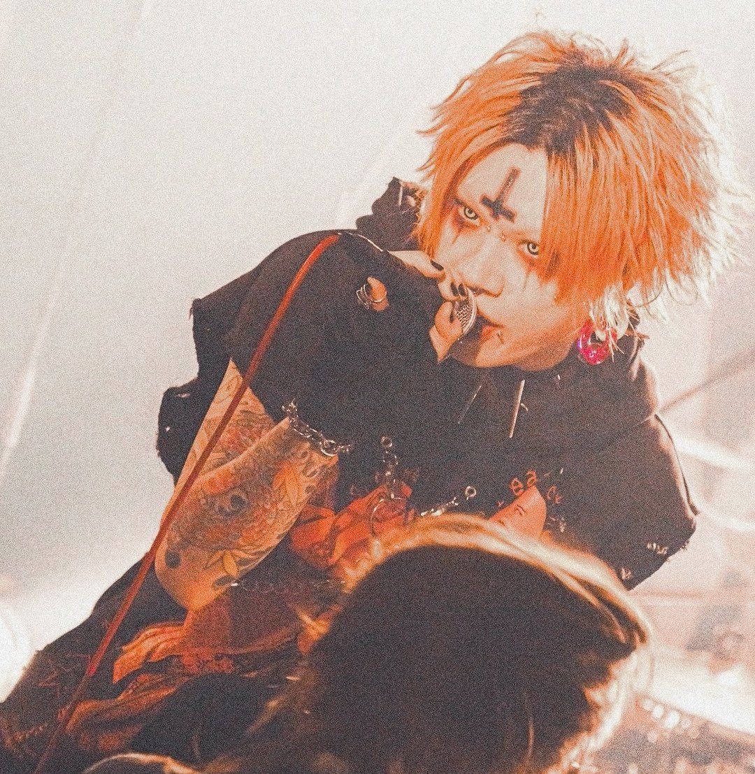 aknezki's tweet photo. I am so obsessed with the orange hair it gives him a totally different vibe https://t.co/tItLELPay7