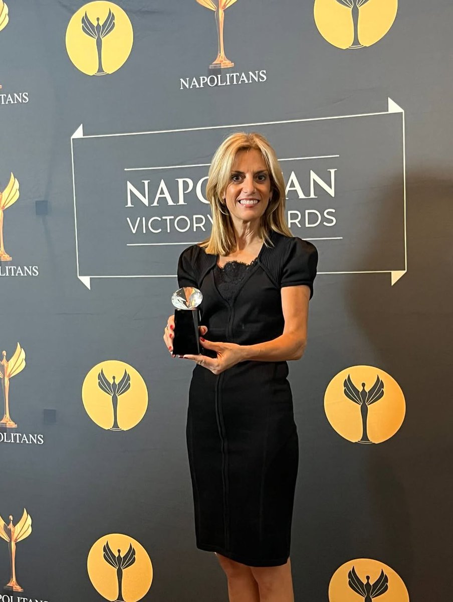 allendemartinm's tweet image. 🎉¡Honrada! Por 5ta vez, la revista Washington COMPOL de los @TheNapolitans me concede el Diamante #Compol y me incluye en la #Class100 de referentes #Compol.

También participo en un artículo homenaje a José Luis Sanchís, padre de la consultoría política en España.

¡Gracias! 🙏🏻