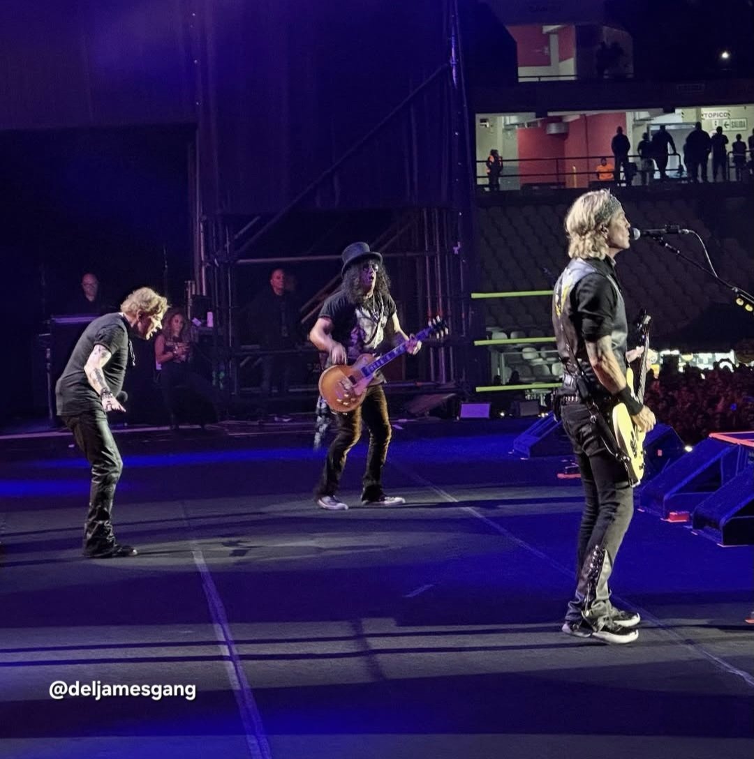 MARIE2_SLASH's tweet photo. #gunsnroses world tour 2025
"Because what you want N´ what you get are two completely different things"
Show 13 -> Peru/ Estadio Nacional / Lima 📷©️ @deljamesgang https://t.co/cdBVj3f9ik