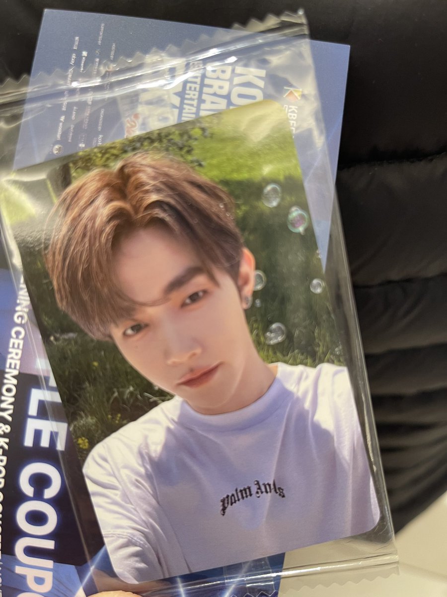 imo_eilla's tweet image. Must be my lucky day! I won Zerobaseone #Zhanghao poca at the KBEE 2025 event.

#KBEE2025 #KBEEGLOBAL
#KBEENEWYORK