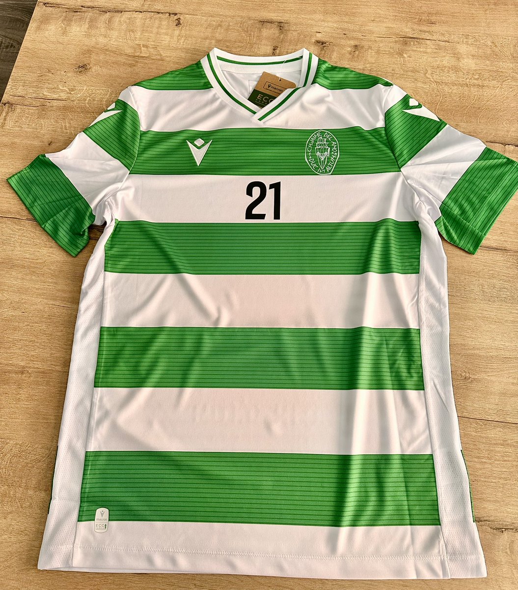 Un clásico entre nosotros!!! <a href="/DxtJaimeDelAmo/">Deporte JaimedelAmo</a> vuelve a sus raíces y vuelven a la verdiblanca!!! Precioso modelo <a href="/macron/">macron</a> personalizado con detalles clásicos. Una pasada! Disfrutadlas!!