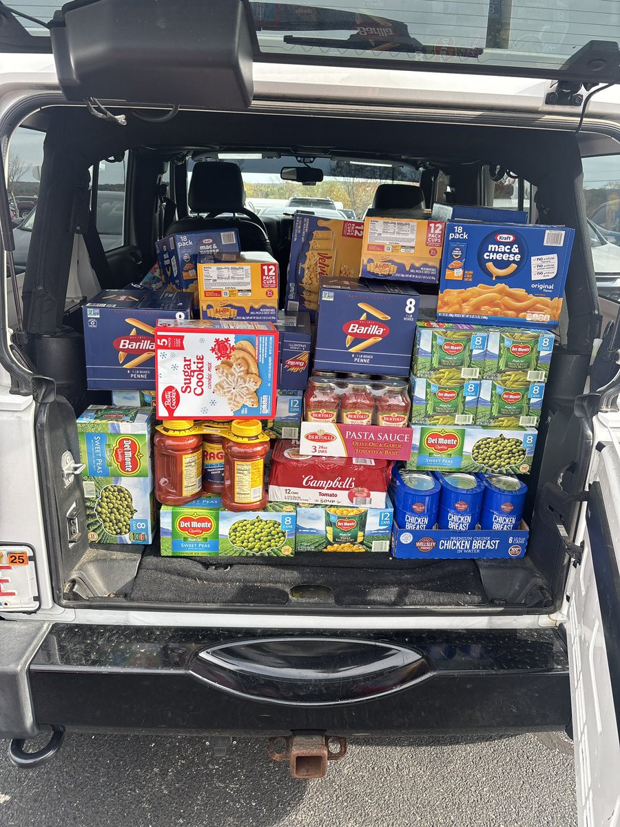 The Dracut Police Association is proud to give back to our community! 🖤💙

This week, members of the Association donated a collection of canned goods and nonperishable items to a local food pantry to help support families in need.

#DracutPolice #CommunityFirst