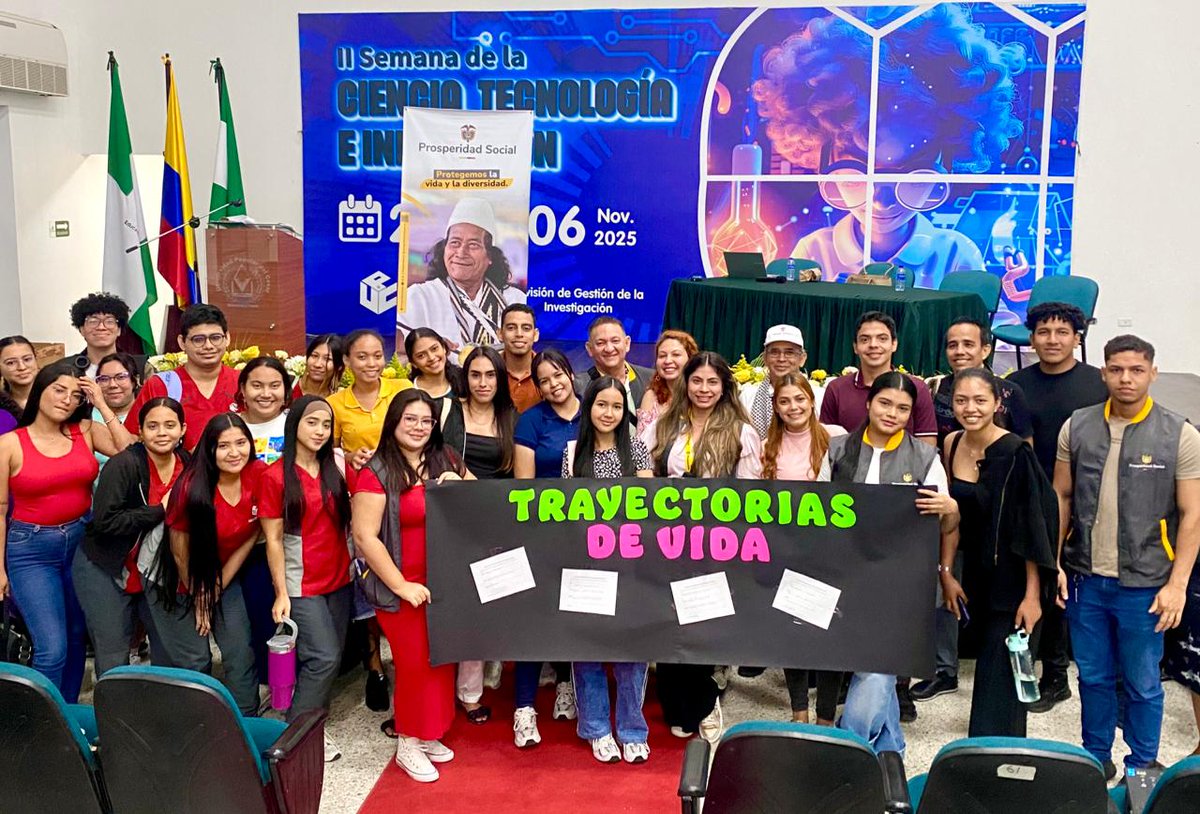 ProsperidadCol's tweet image. En #Valledupar, estudiantes de la Universidad Popular del Cesar asistieron una jornada pedagógica de la estrategia #TrayectoriasDeVida, línea complementaria del programa #RentaJoven, 📘que invita a los jóvenes a organizarse en colectivo como medio para lograr autonomía económica.