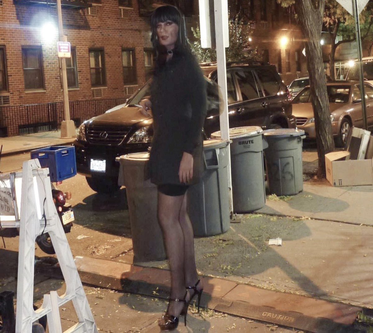 Nylons Ana LLhore CoxMealker tweet media