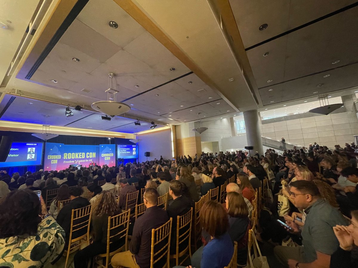 econliberties's tweet photo. Packed house for @linamkhan at Crooked Con.

Lively discussion with @TVietor08 on the need to fight corporate power to lower costs, empower workers, and stop authoritarianism--and her work co-chairing @ZohranKMamdani's transition. https://t.co/NNgVq6LxXh