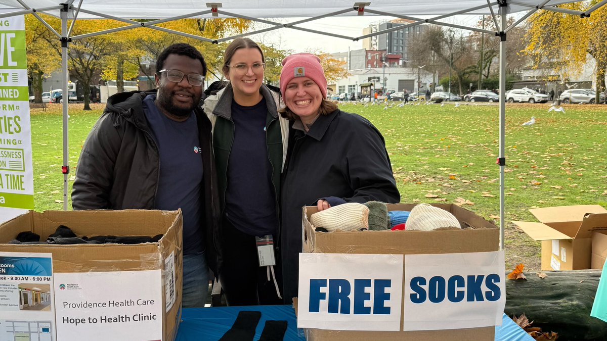 bccfe's tweet image. Our Hope to Health research teams are at Oppenheimer Park today til 1pm handing out free socks at @Providence_Hlth&apos;s  #ProvidenceInThePark. 

Come say hi &amp;amp; learn more about the services we offer at the supervised consumption site &amp;amp; low-barrier clinic located nearby at #H2HCentre.