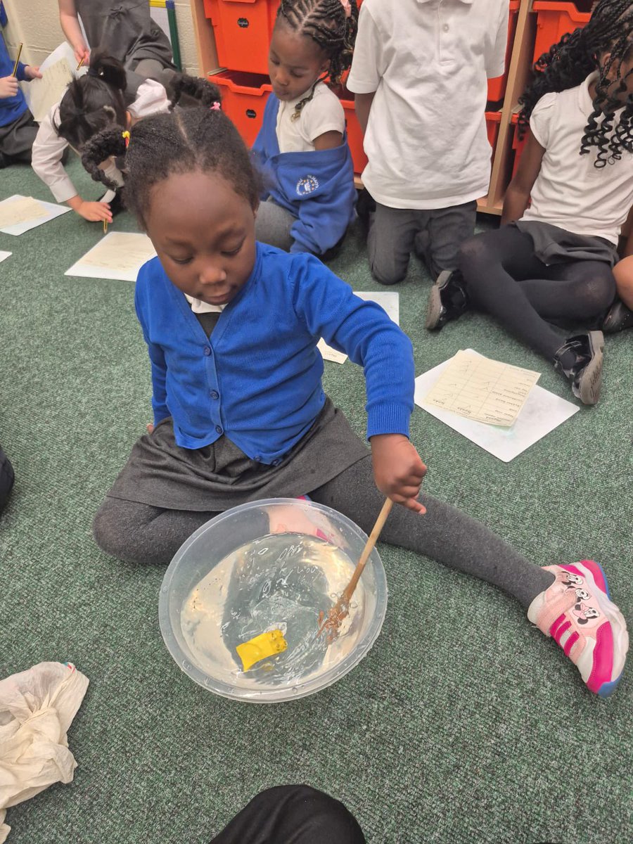 st_swinton's tweet photo. Year 1 were super scientists today, making predictions about which objects would float or sink! 🧐 Lots of discussion and great observations were made! What a fun way to explore the world around us. 💧✏️ #Year1Science #YoungScientists #ScienceInvestigation #PrimaryScience https://t.co/k46PWMsdcD