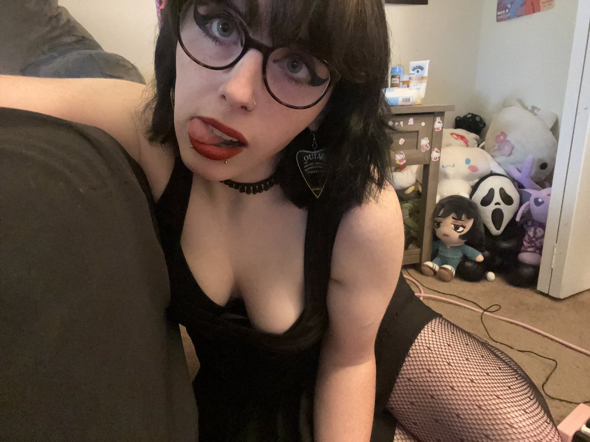 lulusdes's tweet photo. lulu | she/her | 29
#promotwt #moothunt 

need moots pls!! rt 
*deadlock
*valorant
*abiotic factor
*hades
*marvel rivals
*xmen
*horror anime/manga
*cozy games

I also cosplay sometimes! pls i need friends https://t.co/jLBhcYLHtQ