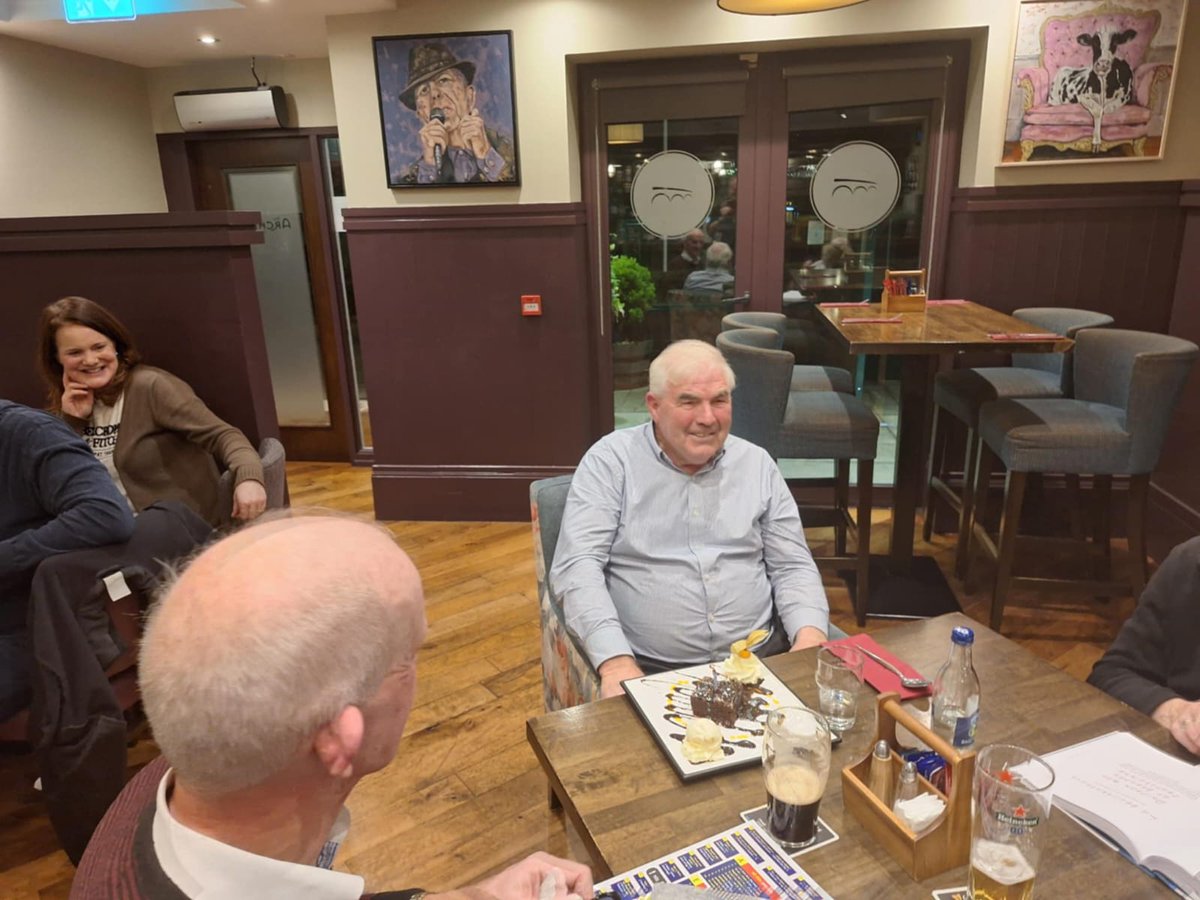 AnEachreidh's tweet image. Bhí fear a fhreastalaíonn ar ár gciorcal comhrá san Arches Hotel gach Déardaoin fíor feargach aréir nuair a fuair muid amach go raibh sé ag ceiliúradh a bhreithlá!

Breithlá shona duit a Pharaic agus muid ag tnúth le tú a fheiceáil an tseachtain seo chugainn!🤣

#Gaeilge 💚