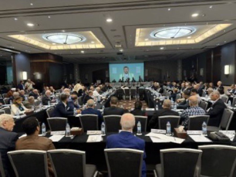 هذه الصورة أغاظت المرتزقة والمتصهينين الأعراب 
قائد الامة