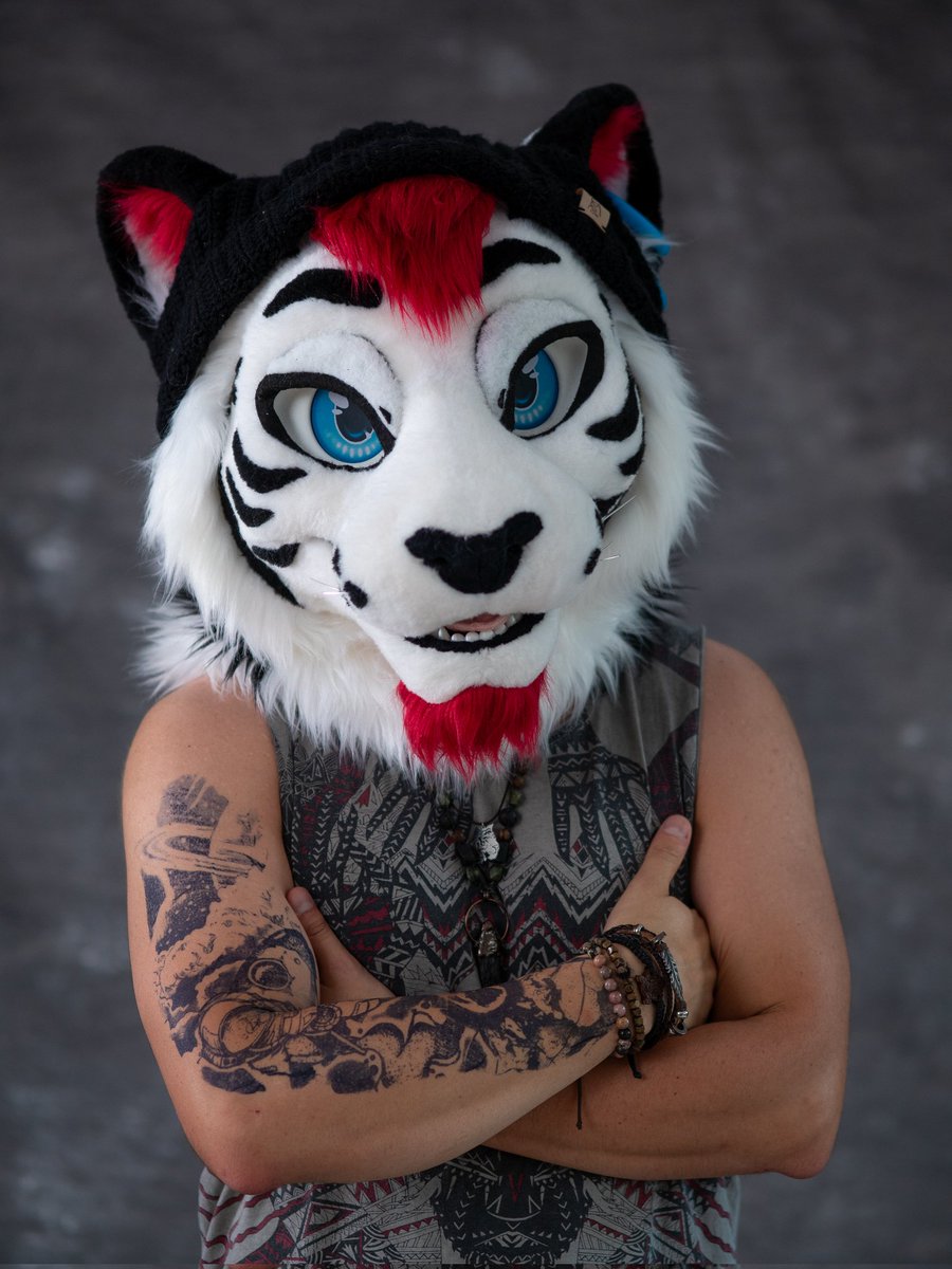 I like this photo. I think I'll get a real tattoo 😅