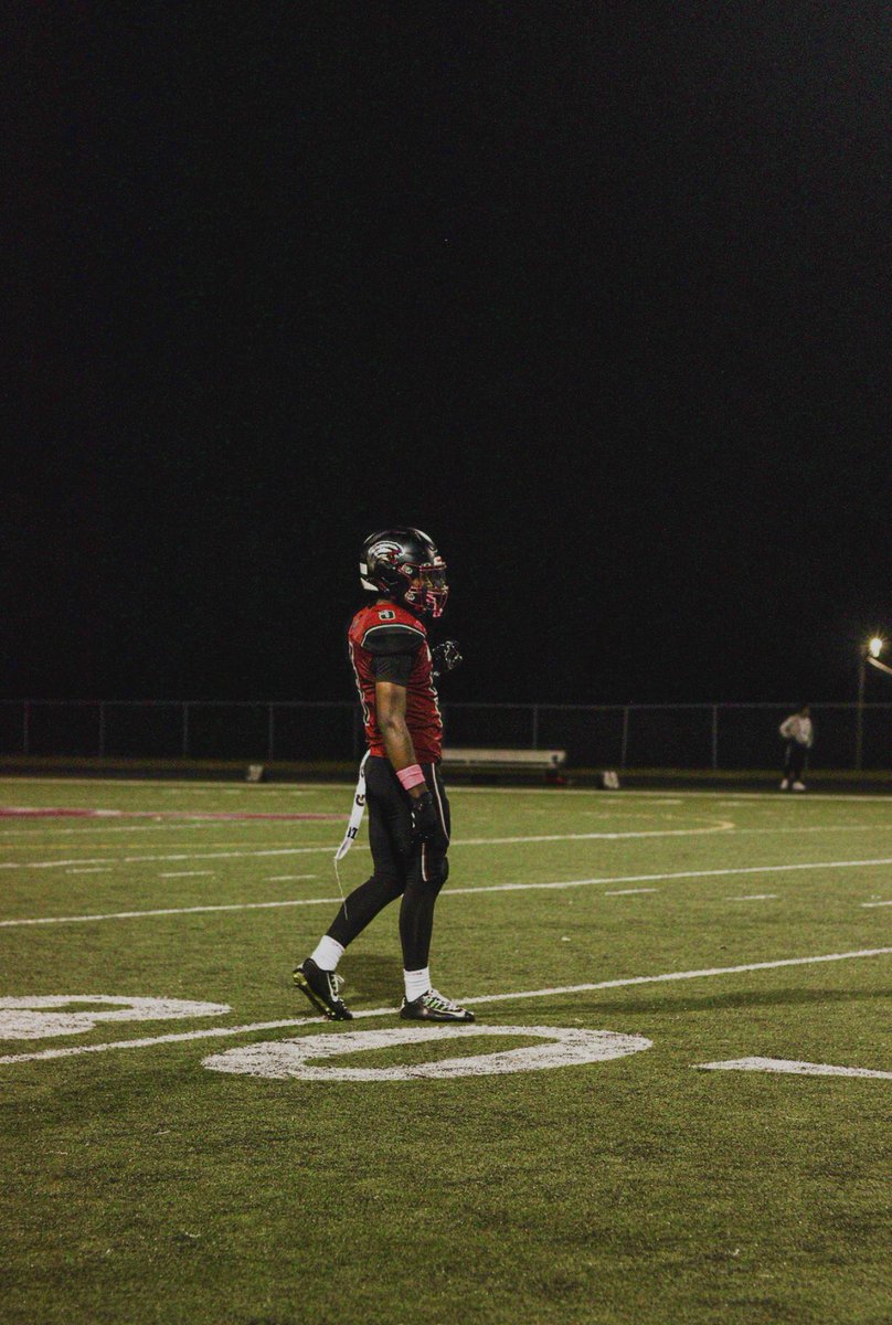 CamRon5Fields's tweet photo. 🚨Junior Season Stats🚨
📍1281 Receiving yards 63 Receptions
📍860 Rushing yards 69 Carries
📍346 Kickoff return yards 
📍2487 All purpose yards
📍24 Touchdowns 
https://t.co/uCBz5cBhr4 https://t.co/HcdXDBkpVq