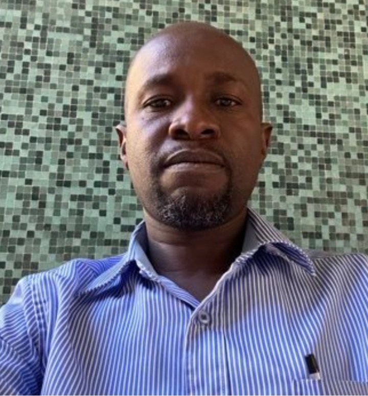 Siyathethiswa kabuhlungu ngenxayakhe. Yena uthule nje ngathi yis'mumu. UMbuso must come out &amp; explain to us why he's challenging a ZanuPf resolution when he's not a ZanuPf member. Ukuthi liNdebele &amp; that he has been fighting the ZanuPf gvt for years just doesn't cut it for me.