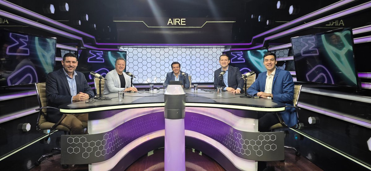 🔴 ¡EN VIVO!

👑➡️⚽️ Arrancó #SuMajestadElFútbol y trae las últimas novedades del deporte rey, a nivel nacional e internacional.

📺 Acompañanos por Tigo Sports, hasta las 18:00.