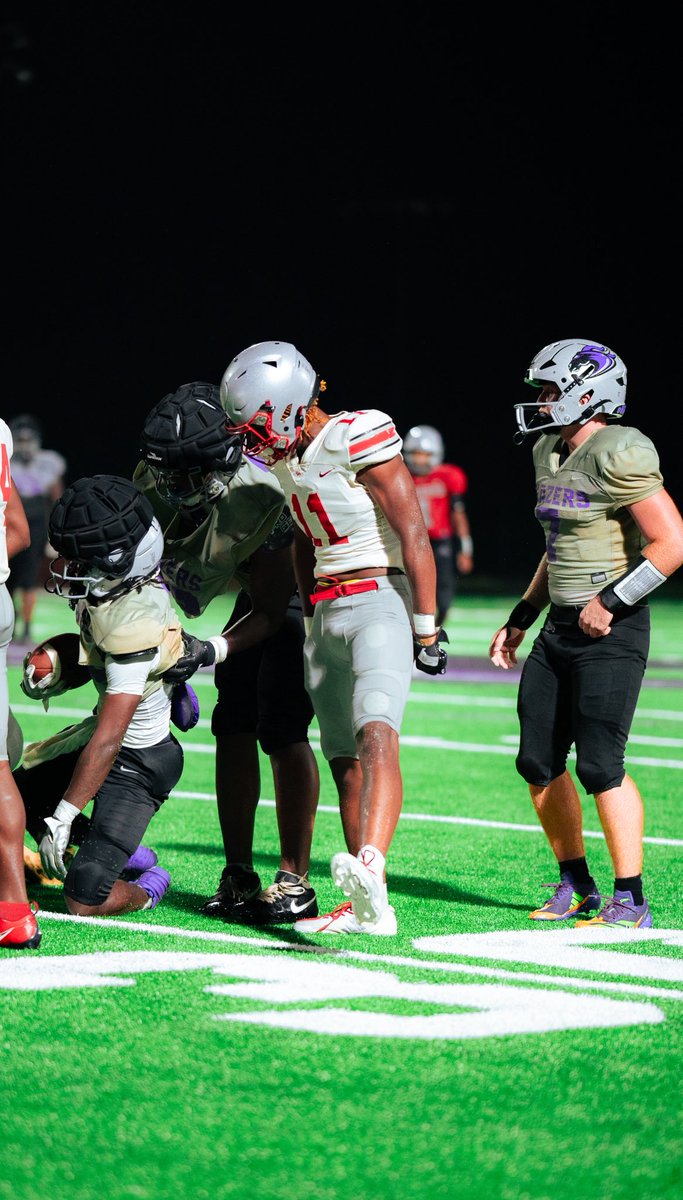 5starrZymier's tweet photo. first play off game let’s get money #ballforkee @southpointeFBSC @FootballSPHS https://t.co/wrCKDhCzIK
