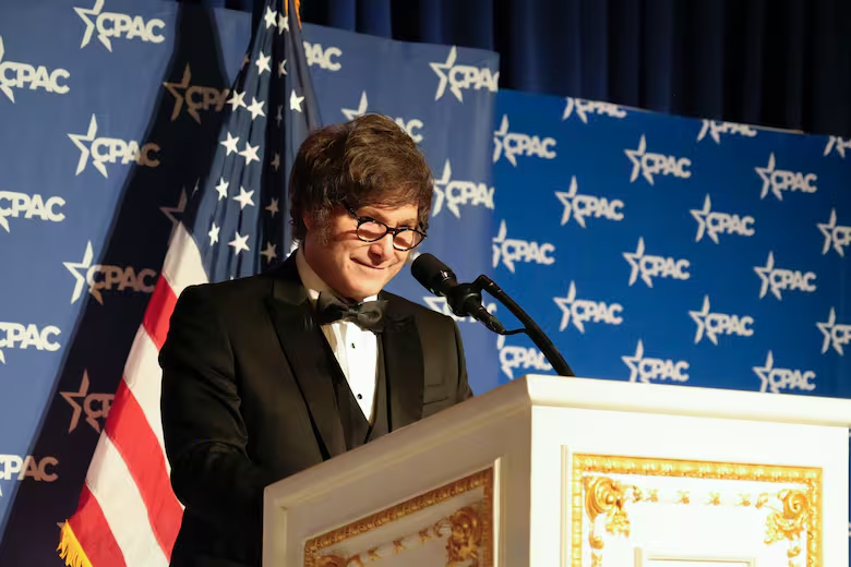 Milei pasea por su país de origen. Juntándose con cuanto facho puede.
#HayQueEcharAlCipayo