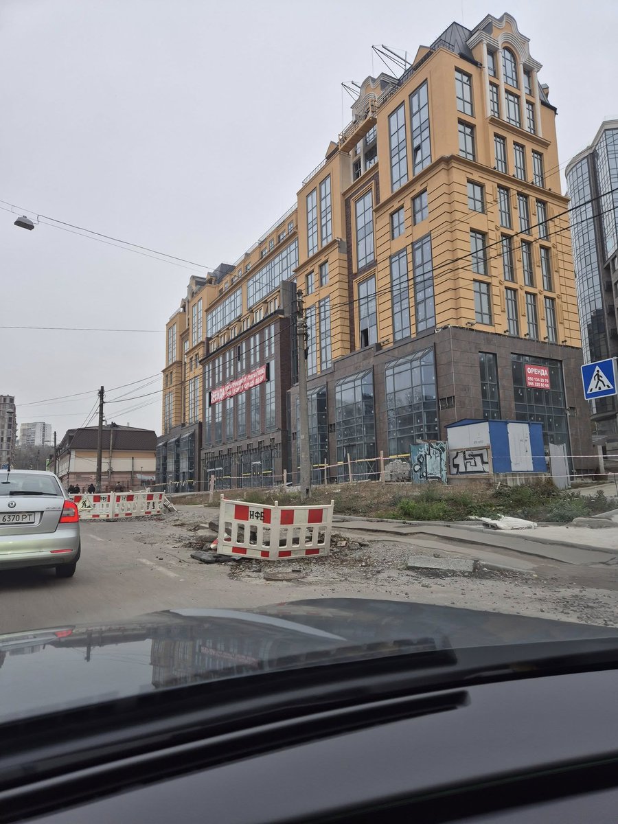 Якими ж конченими треба бути, щоб таке проектувати та будувати в 21му столітті.