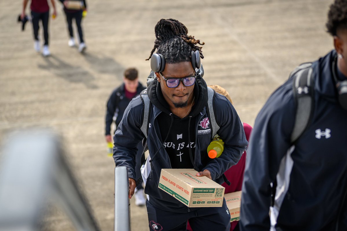 SIU_Football's tweet image. Wheels up to Youngstown ✈️

#Salukis | #BuiltFor