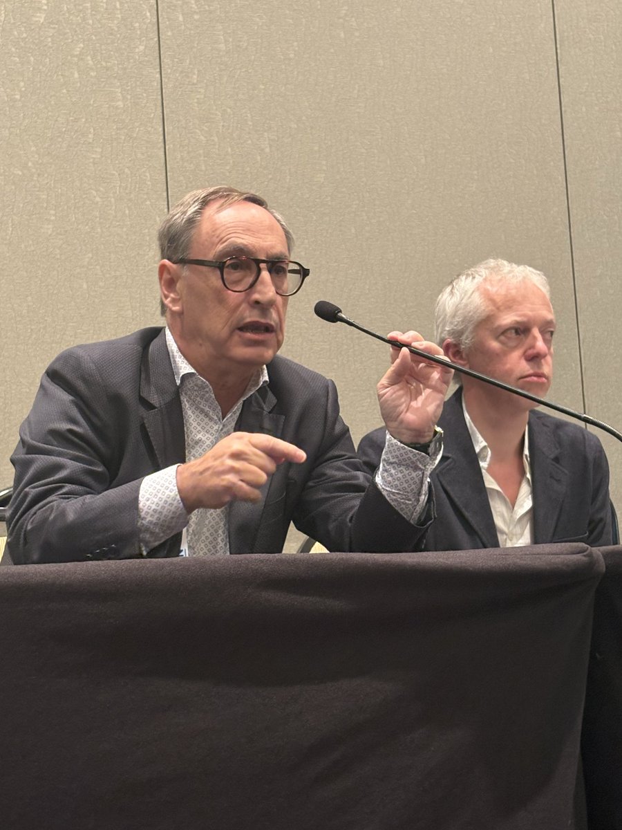 jbroseta's tweet image. Por fin la #HDF empieza a abrirse camino en USA 🇺🇸

@FMaduell aporta su experiencia presentando “Practical Considerations for Incorporating HDF into Routine Dialysis Care” en @ASNKidney #KidneyWk. 

Un orgullo poder presenciarlo en directo. 

@hospitalclinic @SENefrologia