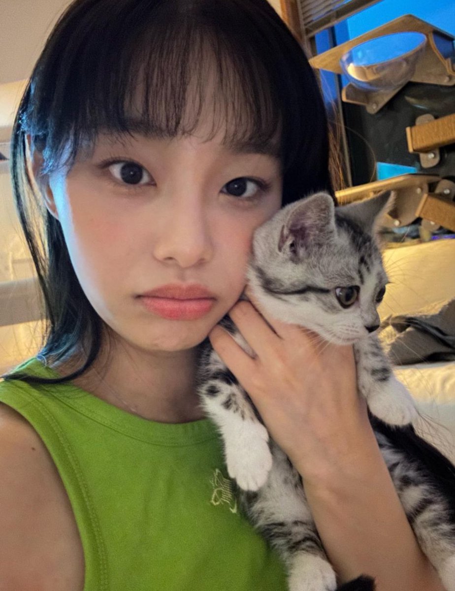 chuu pics ᡣ𐭩 (@kjiwoopics) on Twitter photo 