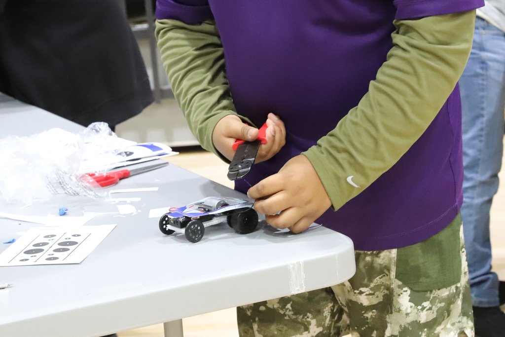 BGJHS's tweet image. 🏎️ R.I.S.E. students at BGJHS built and raced solar/battery powered cars as part of Omega STEM Day. The activity was brought to the school by the 5th District Omega Psi Phi Fraternity, Inc., made up of members from KY and TN.

Resilient Innovative Scholars of Excellence 🎓