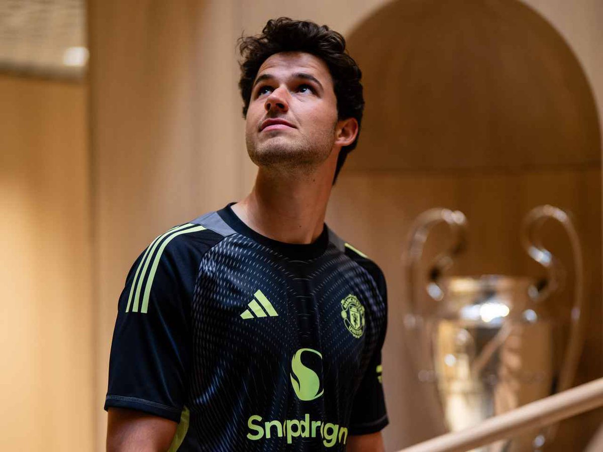 mufcMPB's tweet image. 🚨🚨🗣️ Senne Lammens:

“There were also other teams interested [in the summer] but from the first moment I heard there was interest from Man United, I was like ‘WOW’. 

“That is the move everyone wants to do, the DREAM move. In my head, Manchester was always number one.” 

#MUFC…