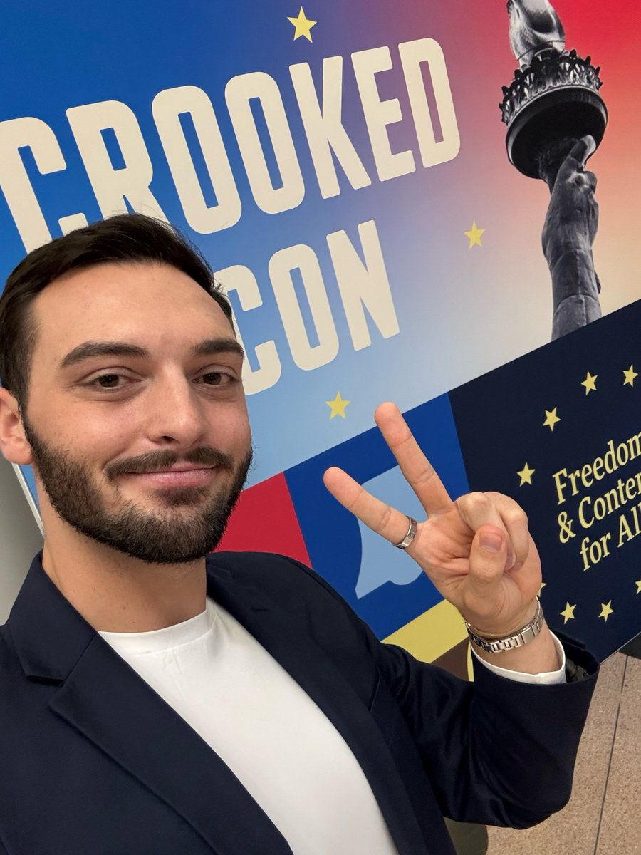 joshsorbe's tweet image. LIBBING OUT AT CROOKED CON! Say hey 🫶