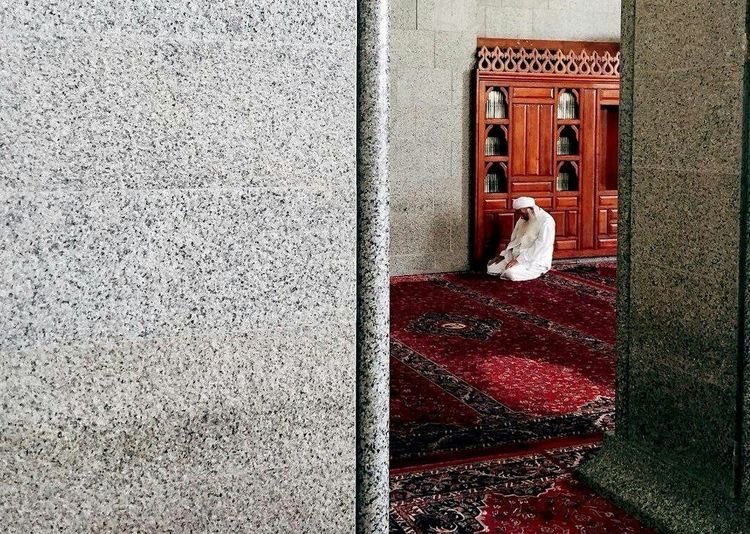 raway_alqasid's tweet image. &quot;فسَلِّمِ القلبَ للّرحمــــنِ تَنجُ بهِ
ما خابَ قلبٌ يَدُ الرّحمنِ تحميهِ!&quot;