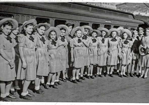 thyphoidjack's tweet image. The Polish Orphans of Oudtshoorn📷
During World War II, 500 Polish orphans found refuge in Oudtshoorn, South Africa, after enduring forced deportations, starvation, and the loss of their families. Their journey from Soviet labor camps to safety in the Karoo remains a little-known…