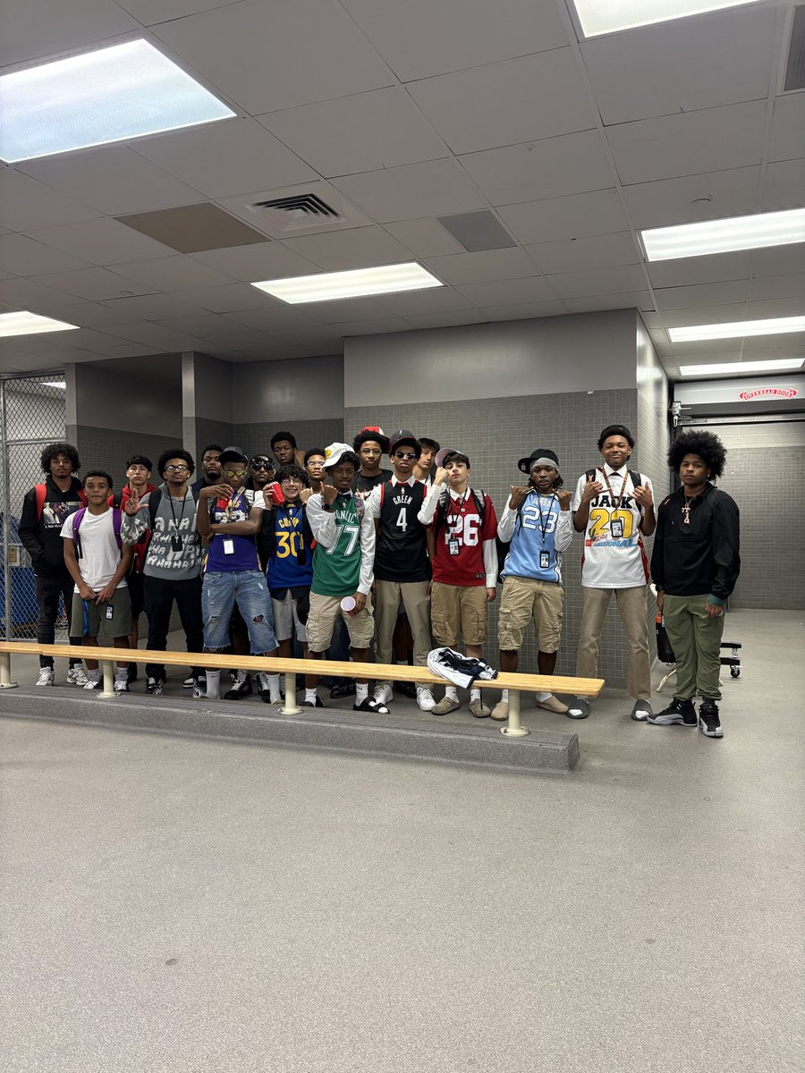 Mustang Hoopers representing “Frat Boy Spirit Day!”