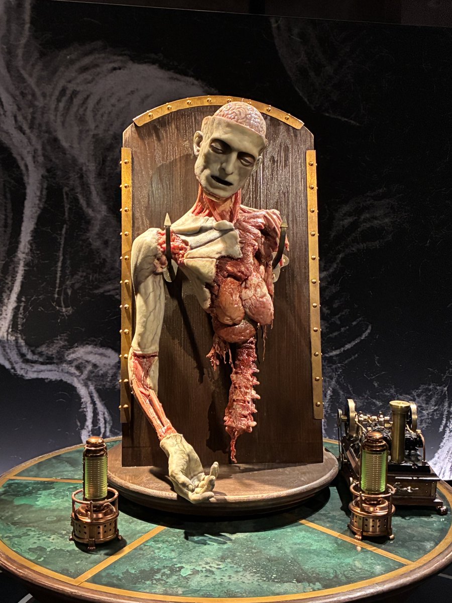 Spooky Von Strange tweet media