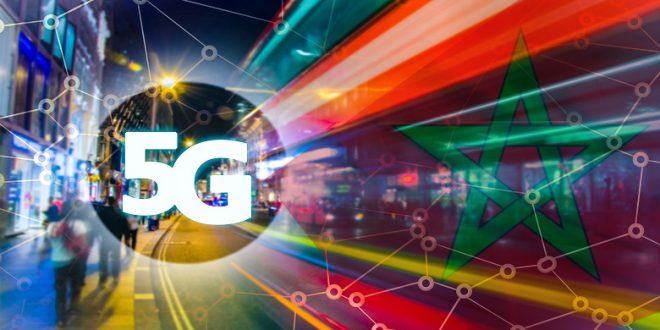 رغم التأخر 5سنوات دخل اليوم الجيل الخامس 5G إلى🇲🇦
لكن ما الذي يميّزه فعلاً عن 4G؟ هل هو مجرد رقم يكتب أعلى شاشة  هاتفك؟ أم إنترنت أسرع؟أم بنية شبكية جديدة بالكامل؟ في هذا الثريد  المصغر سأحاول شرح كيف تعمل 5G من الداخل، ما الفرص التي تتيحها، وما التحديات التقنية التي تواجهها
🧵👇