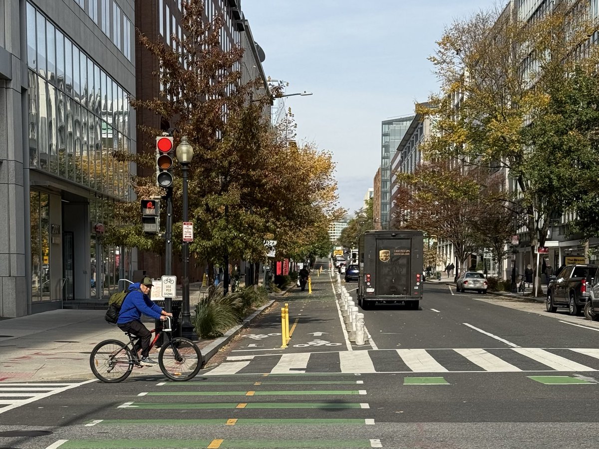 Thanks for the bike lane sweep, <a href="/GoldenTriDC/">Golden Triangle BID</a>! 🧹🍂