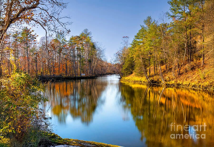 shelia_hunt's tweet image. Can’t get enough of these fall colors right here in the Appalachians!  buff.ly/178ReEp 

#AppalachianAutumn #AutumnReflections #SheliaHuntPhotography #BuyIntoArt #FallColor