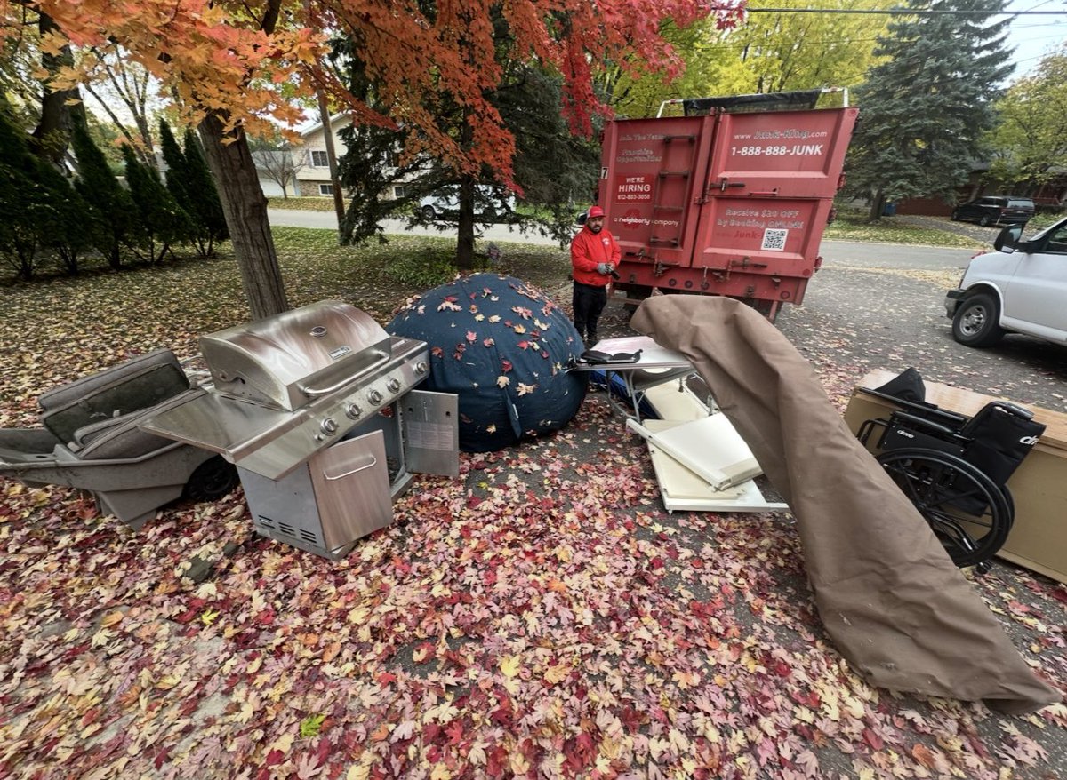 JKMapleGrove's tweet image. A little before and after magic! It’s the perfect time of the year to declutter🚚 Call Junk King Maple Grove for all your junk removal needs! 📲612-716-3832 #JunkKingMapleGrove #JunkRemoval #MapleGrove