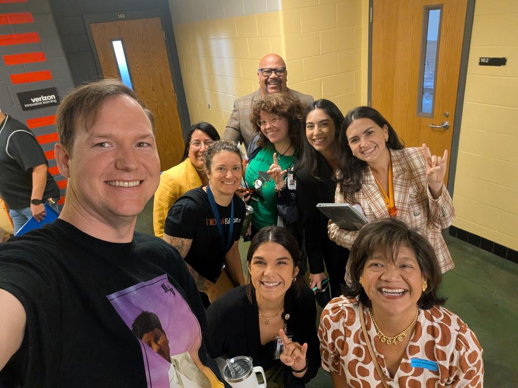 drdebracantu's tweet photo. 🤘🏼Horns up for our UT Principal Residents &amp; Interns who coordinated a campus visit at Gus Garcia Young Men's Leadership Academy. They hosted a fabulous day of learning. #TPLA What starts here changes the world. @AustinISD @utexascoe https://t.co/QPIRPDn84w