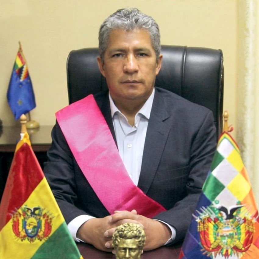 Ed_Novillo's tweet photo. 𝐌𝐢𝐬𝐢ó𝐧 𝐜𝐮𝐦𝐩𝐥𝐢𝐝𝐚 𝐦𝐢 𝐏𝐚𝐭𝐫𝐢𝐚 𝐪𝐮𝐞𝐫𝐢𝐝𝐚

Cinco años de trabajo intenso, un período constitucional cargado de graves conflictos, marchas, bloqueos de ciudades, carreteras y caminos; intentos de golpes de Estado y el perverso bloqueo económico en la Asamblea Legislativa Plurinacional.

En ese turbulento camino, trabajamos siempre pensando en el beneficio mayor para el pueblo. Apegados a la legalidad y la transparencia, protegimos la vida como un bien supremo universal, preservamos la democracia y la paz social como los valores más importantes del Estado. 

Gracias al Presidente, Luis Arce, por la confianza depositada, a nuestro pueblo que nos acompañó, a los servidores públicos del Ministerio que nos apoyaron en la gestión, a los Mandos Militares y a todas las FF.AA. por su orientación para la toma de decisiones más acertadas y oportunas.

Finalmente, gracias a Dios y a la Pachamama porque no hubo ni una sola baja o muerto cuando coadyuvamos en la restitución del orden público.