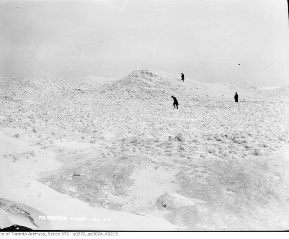 First courageous team of City workers prepare the Hellish Slushfields of Leaside for the grotesque months ahead. Bolstered only by 1000 Bovril cubes, turnip-flavoured pemmican and 16mm prints of Lee Marvin motion pictures, these men won't be seen again until May.