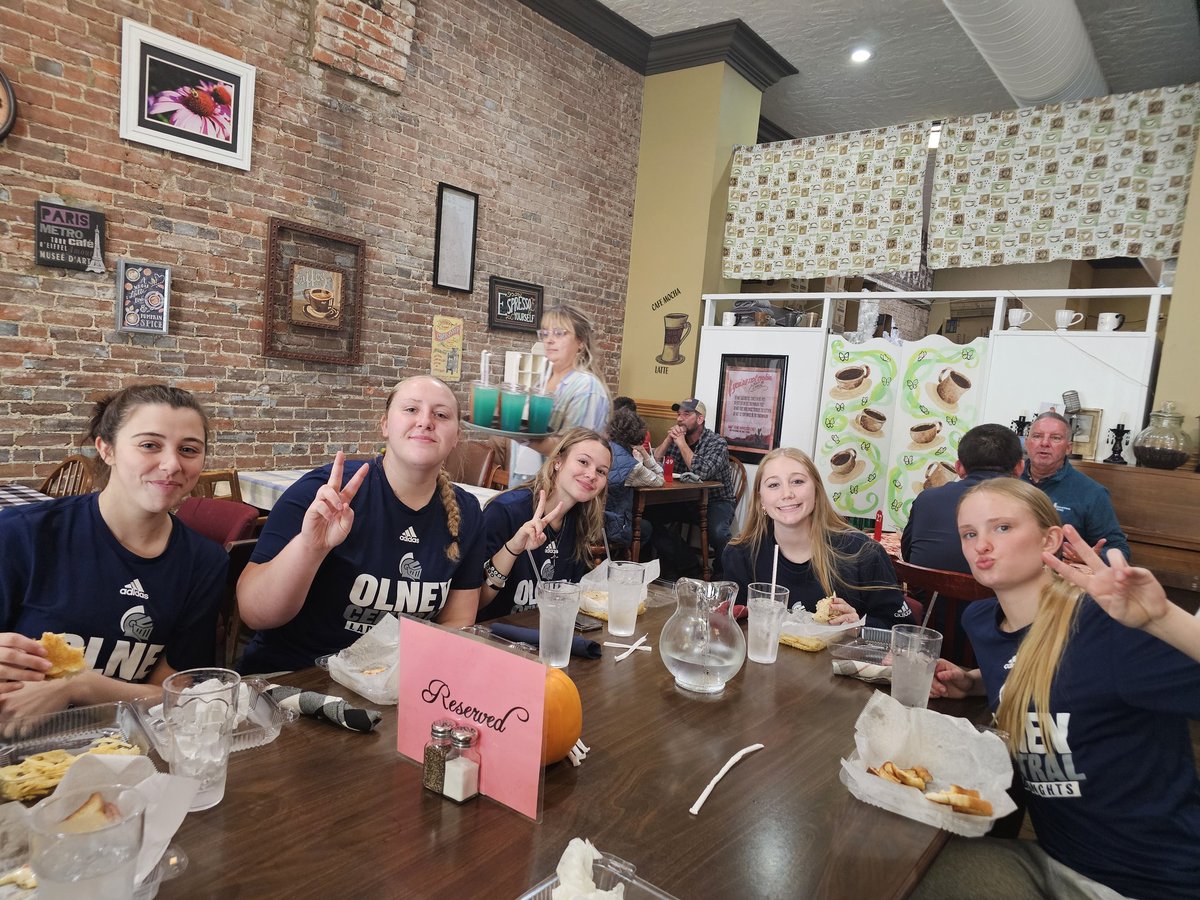 Huge shoutout to sponsor Ophelia's Cup for providing pregame meal for the Lady Knights today before our trip to Mattoon!!