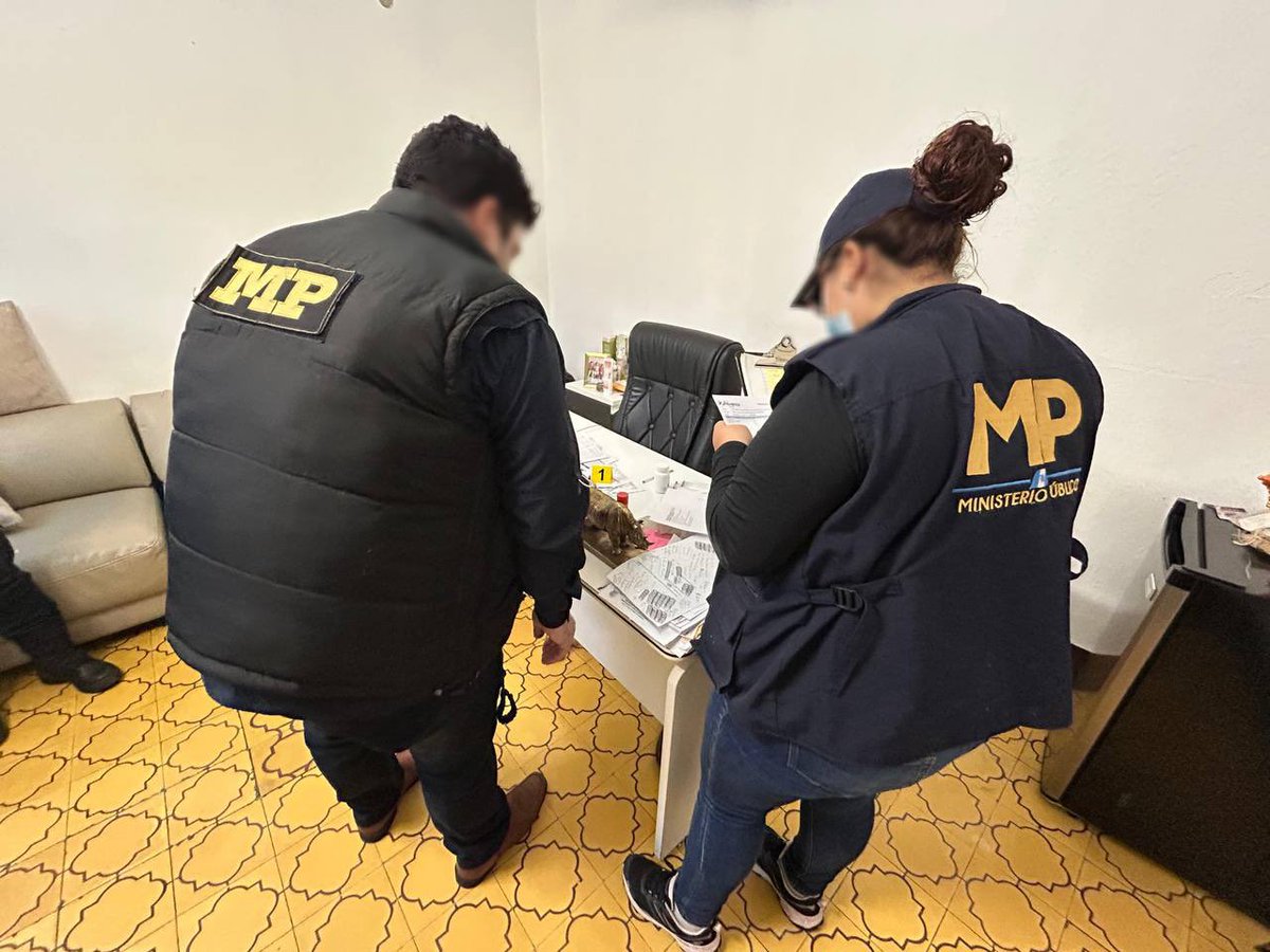 __DVader's tweet image. El sector privado le dice a los semilleros: ya estamos averga de ustedes. 

Gracias a una investigación periodística de @republicagt, 
—el @MPguatemala está allanando la famosa Casa de los Chocobananos.

Se acabó el recreo. 🫡
@duvaliercasta