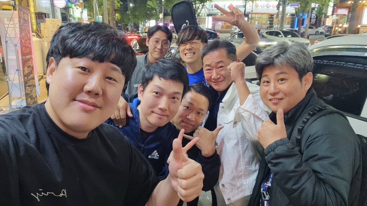 BUNちゃんの韓国大邱旅日記
2028.11.7(金)
最後の締めはスタッフと決起集会！
明日の大邱ファンミーティング、「頑張るぞ！
おぅー‼️」
最高の仲間達と過ごしました♪
