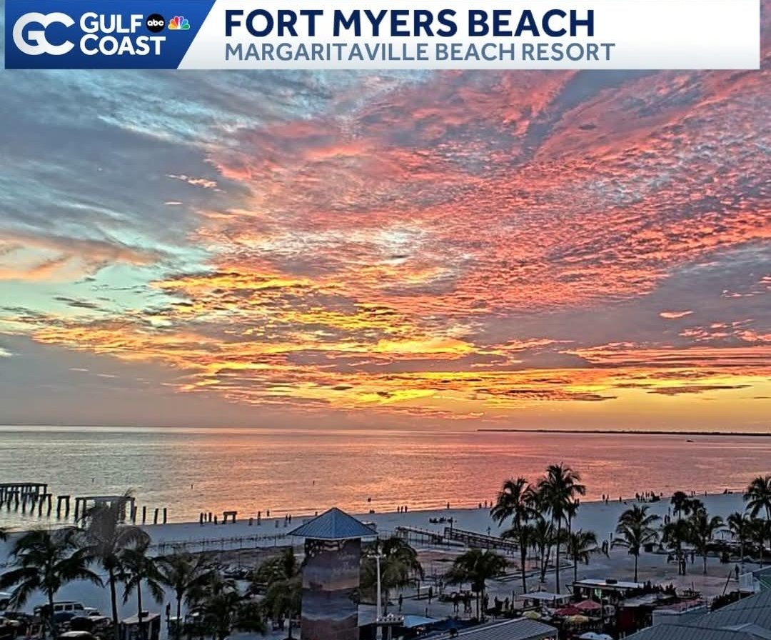 Tonight's sunset on Fort Myers Beach! A+! <a href="/GCNNow/">Gulf Coast News</a>
