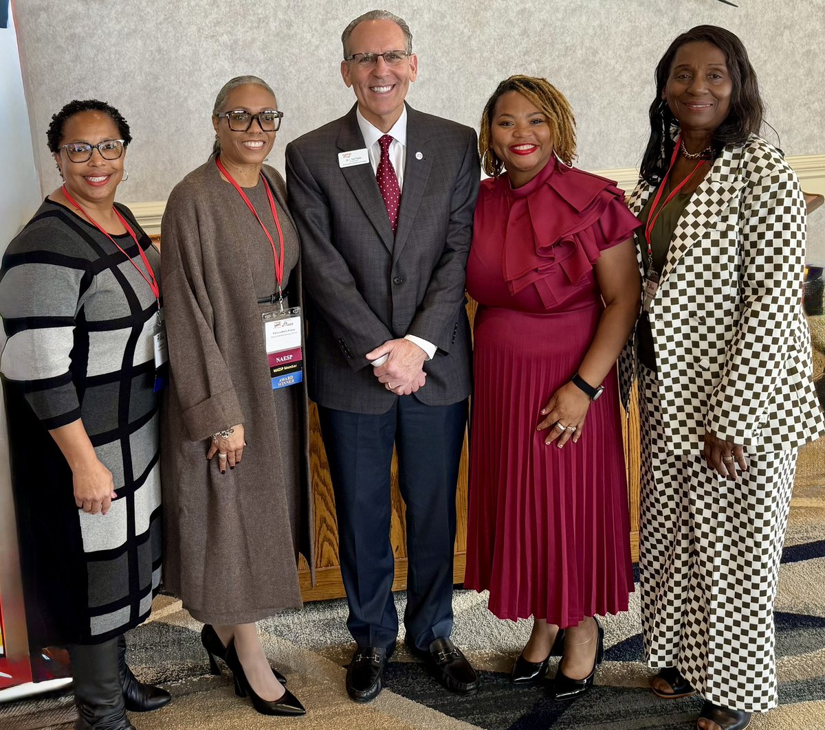 efranksnaesp's tweet image. A jam-packed day of outstanding professional learning sessions and networking opportunities at #mdunited25. Special thanks to @Maespmd Executive Director Christopher Wooleyhand for the invitation to attend. @NAESP